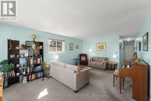 9725 Corkery Road, Hamilton Township, ON - Indoor Photo Showing Living Room