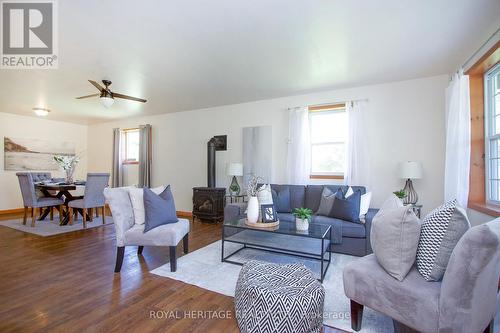 72 Applewood Drive, Trent Hills, ON - Indoor Photo Showing Living Room