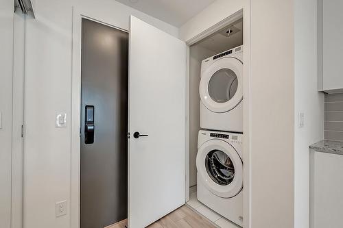 345 Wheat Boom Drive|Unit #813, Oakville, ON - Indoor Photo Showing Laundry Room