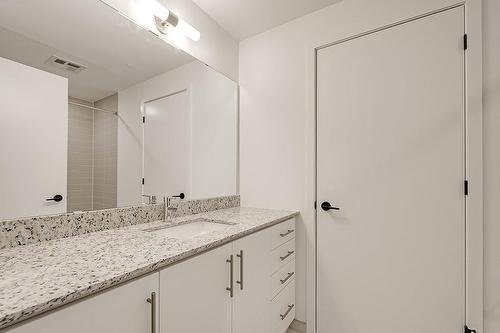 345 Wheat Boom Drive|Unit #813, Oakville, ON - Indoor Photo Showing Bathroom