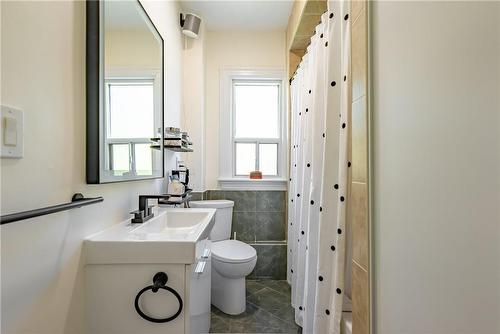 316 Bold Street, Hamilton, ON - Indoor Photo Showing Bathroom