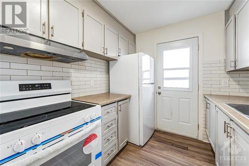 1374 Marigold Crescent, Ottawa, ON - Indoor Photo Showing Kitchen