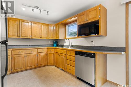 339 4Th Street, Pilot Butte, SK - Indoor Photo Showing Kitchen With Double Sink