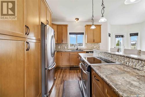 239 Dawson Crescent, Saskatoon, SK - Indoor Photo Showing Kitchen With Stainless Steel Kitchen