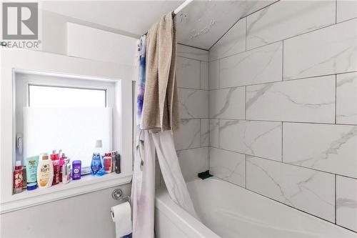 260-262 Mill, Moncton, NB - Indoor Photo Showing Bathroom