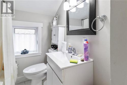 260-262 Mill, Moncton, NB - Indoor Photo Showing Bathroom