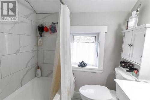 260-262 Mill, Moncton, NB - Indoor Photo Showing Bathroom