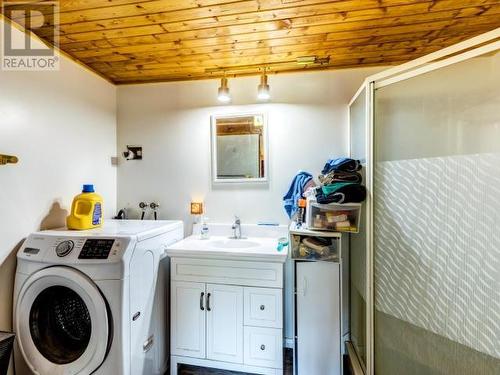 382 Judas Creek Drive, Whitehorse South, YT - Indoor Photo Showing Laundry Room