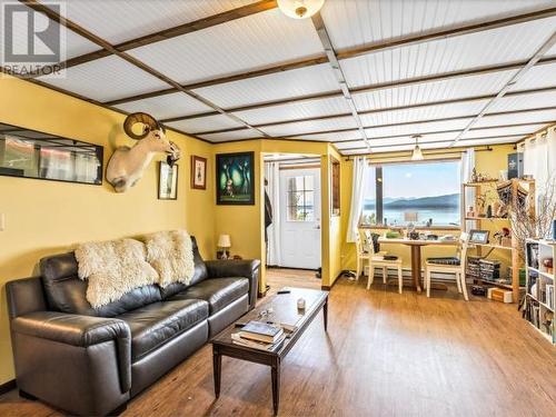 382 Judas Creek Drive, Whitehorse South, YT - Indoor Photo Showing Living Room