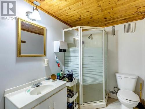 382 Judas Creek Drive, Whitehorse South, YT - Indoor Photo Showing Bathroom