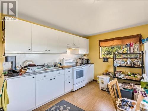 382 Judas Creek Drive, Whitehorse South, YT - Indoor Photo Showing Kitchen