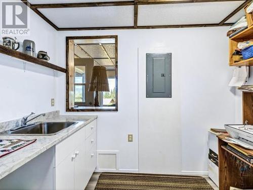 382 Judas Creek Drive, Whitehorse South, YT - Indoor Photo Showing Kitchen