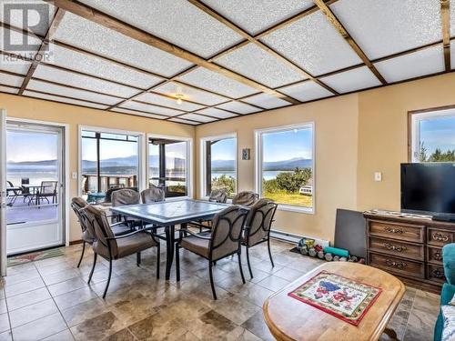 382 Judas Creek Drive, Whitehorse South, YT - Indoor Photo Showing Dining Room