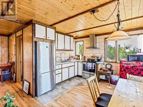 382 Judas Creek Drive, Whitehorse South, YT - Indoor Photo Showing Kitchen