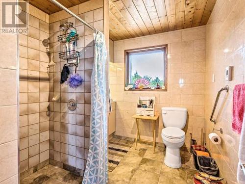 382 Judas Creek Drive, Whitehorse South, YT - Indoor Photo Showing Bathroom