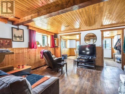 382 Judas Creek Drive, Whitehorse South, YT - Indoor Photo Showing Living Room