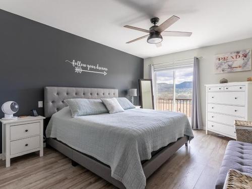 204 Belmonte Street, Kamloops, BC - Indoor Photo Showing Bedroom