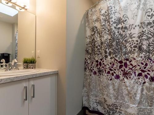 204 Belmonte Street, Kamloops, BC - Indoor Photo Showing Bathroom