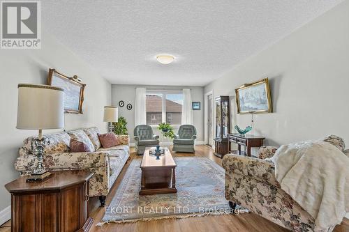 79 Cortland Crescent, Quinte West, ON - Indoor Photo Showing Living Room