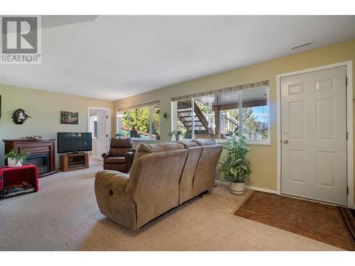 2575 Centennial Drive, Blind Bay, BC - Indoor Photo Showing Living Room