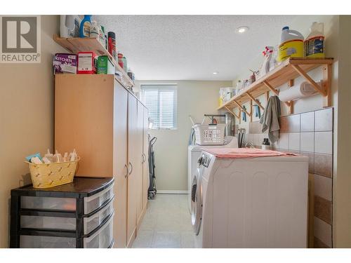 2575 Centennial Drive, Blind Bay, BC - Indoor Photo Showing Laundry Room