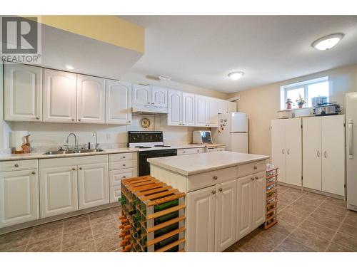 2575 Centennial Drive, Blind Bay, BC - Indoor Photo Showing Kitchen With Double Sink