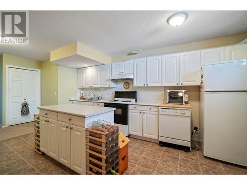 2575 Centennial Drive, Blind Bay, BC - Indoor Photo Showing Kitchen
