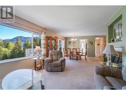 2575 Centennial Drive, Blind Bay, BC - Indoor Photo Showing Living Room