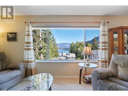 2575 Centennial Drive, Blind Bay, BC - Indoor Photo Showing Living Room