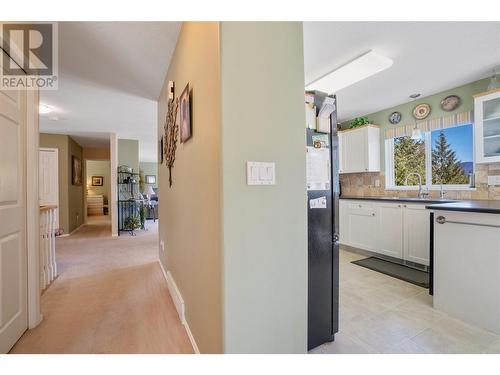 2575 Centennial Drive, Blind Bay, BC - Indoor Photo Showing Kitchen