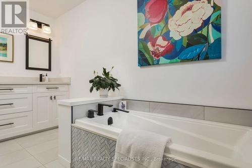 327A Lake Promenade, Toronto (Long Branch), ON - Indoor Photo Showing Bathroom