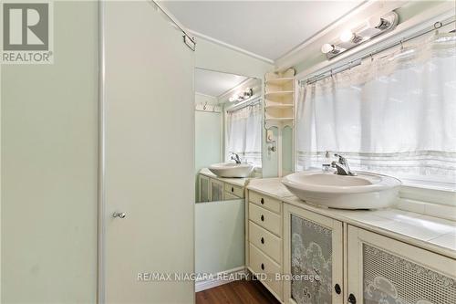 11752 Summerland Avenue, Wainfleet, ON - Indoor Photo Showing Bathroom