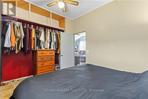 11752 Summerland Avenue, Wainfleet, ON - Indoor Photo Showing Bedroom