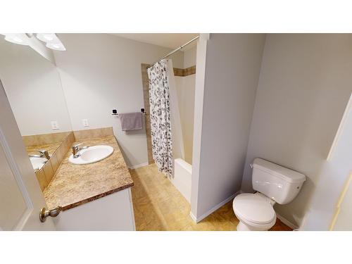 8912 Doherty Street, Canal Flats, BC - Indoor Photo Showing Bathroom