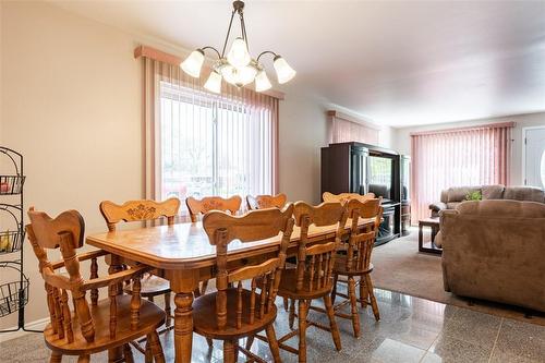 127 Carlton Avenue, Welland, ON - Indoor Photo Showing Dining Room