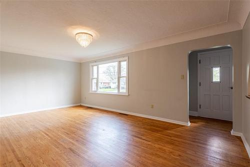 127 Carlton Avenue, Welland, ON - Indoor Photo Showing Other Room