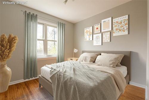 127 Carlton Avenue, Welland, ON - Indoor Photo Showing Bedroom