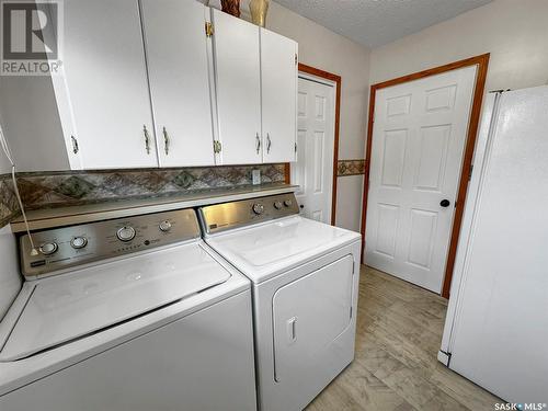 183 Weaver Crescent, Swift Current, SK - Indoor Photo Showing Laundry Room