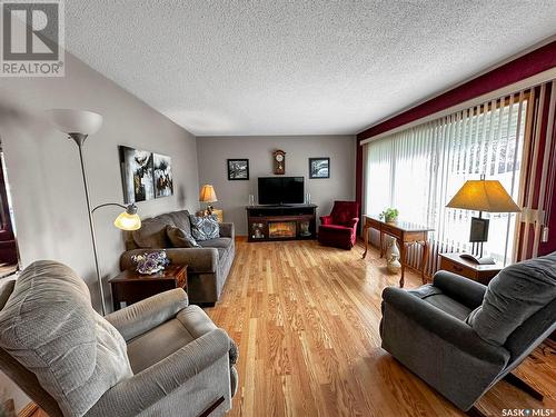 183 Weaver Crescent, Swift Current, SK - Indoor Photo Showing Living Room