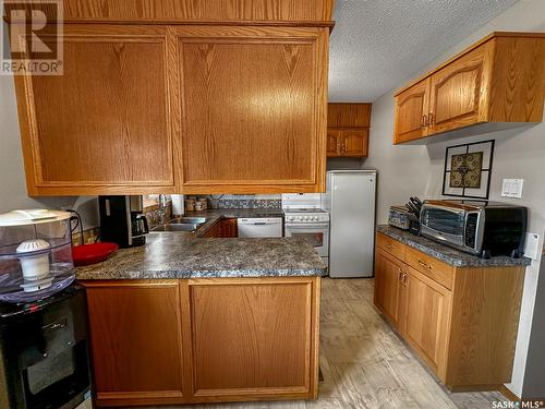 183 Weaver Crescent, Swift Current, SK - Indoor Photo Showing Kitchen