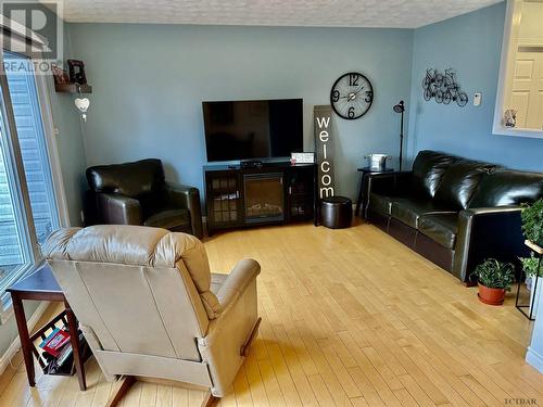 20 Thompson Rd, Kapuskasing, ON - Indoor Photo Showing Living Room