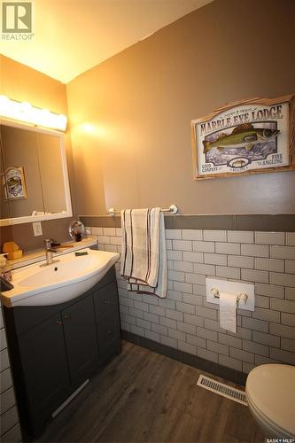 112 1St Street E, Climax, SK - Indoor Photo Showing Bathroom