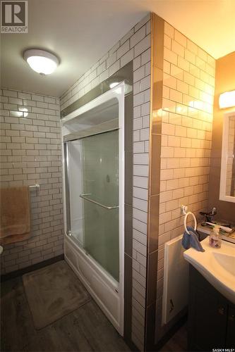 112 1St Street E, Climax, SK - Indoor Photo Showing Bathroom
