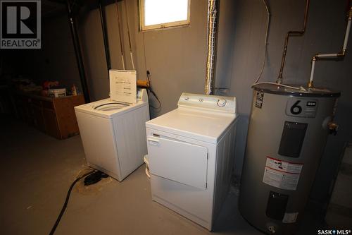 112 1St Street E, Climax, SK - Indoor Photo Showing Laundry Room