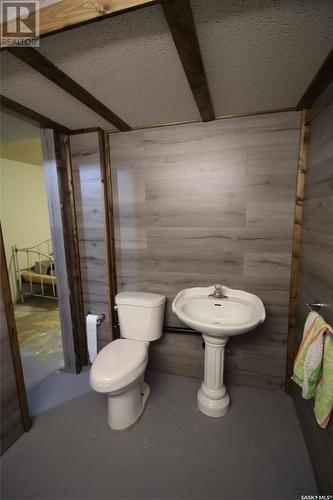 112 1St Street E, Climax, SK - Indoor Photo Showing Bathroom