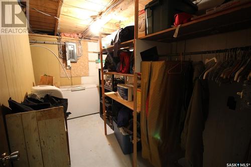 112 1St Street E, Climax, SK - Indoor Photo Showing Laundry Room