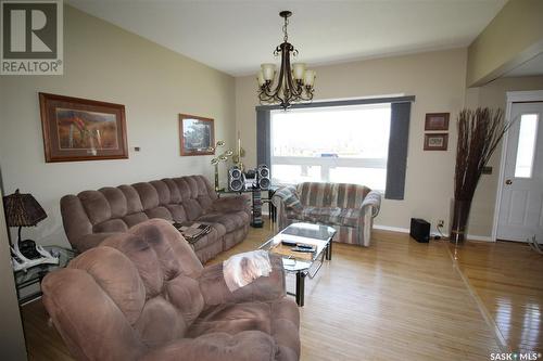 112 1St Street E, Climax, SK - Indoor Photo Showing Living Room