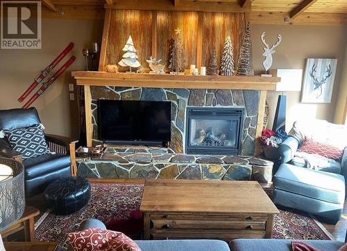 250 Feathertop Way Unit# 208, Big White, BC - Indoor Photo Showing Living Room With Fireplace