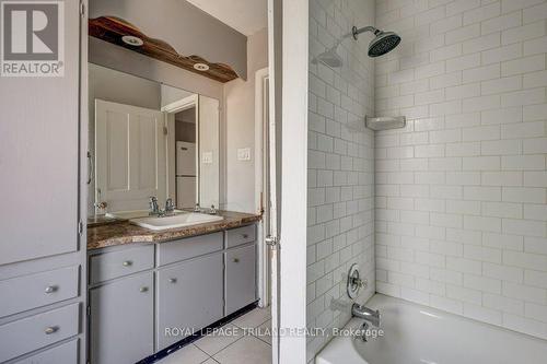 95 Wellington Street, St. Thomas, ON - Indoor Photo Showing Bathroom