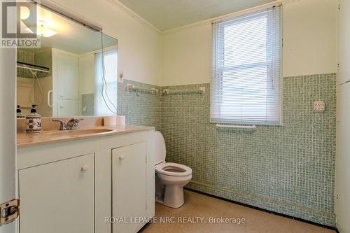 376 Schooley Road, Fort Erie, ON - Indoor Photo Showing Bathroom